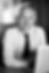 retrato-de-portatil-e-homem-maduro-no-escritorio-com-sorriso-sobre-nos-e-diretor-feliz-em-