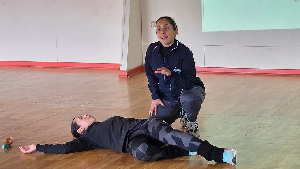 Alumnos de IV° Medio participan en taller práctico de Primeros Auxilios