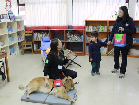 ¡Una visita muy especial! Aprendiendo sobre salud oral junto a la "Dogtora Mai" 🐾🦷