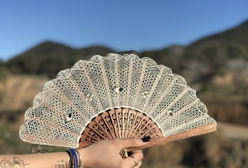 Miniatura: Abanico de encaje de bolillos