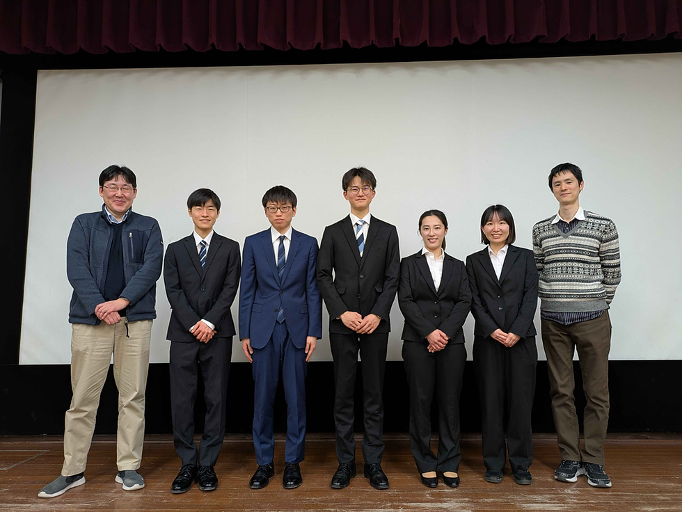 学士課程公開論文発表会で学士4年の学生5名が発表を行いました