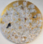 Fiori di ciliegio con uccellini su tela tonda