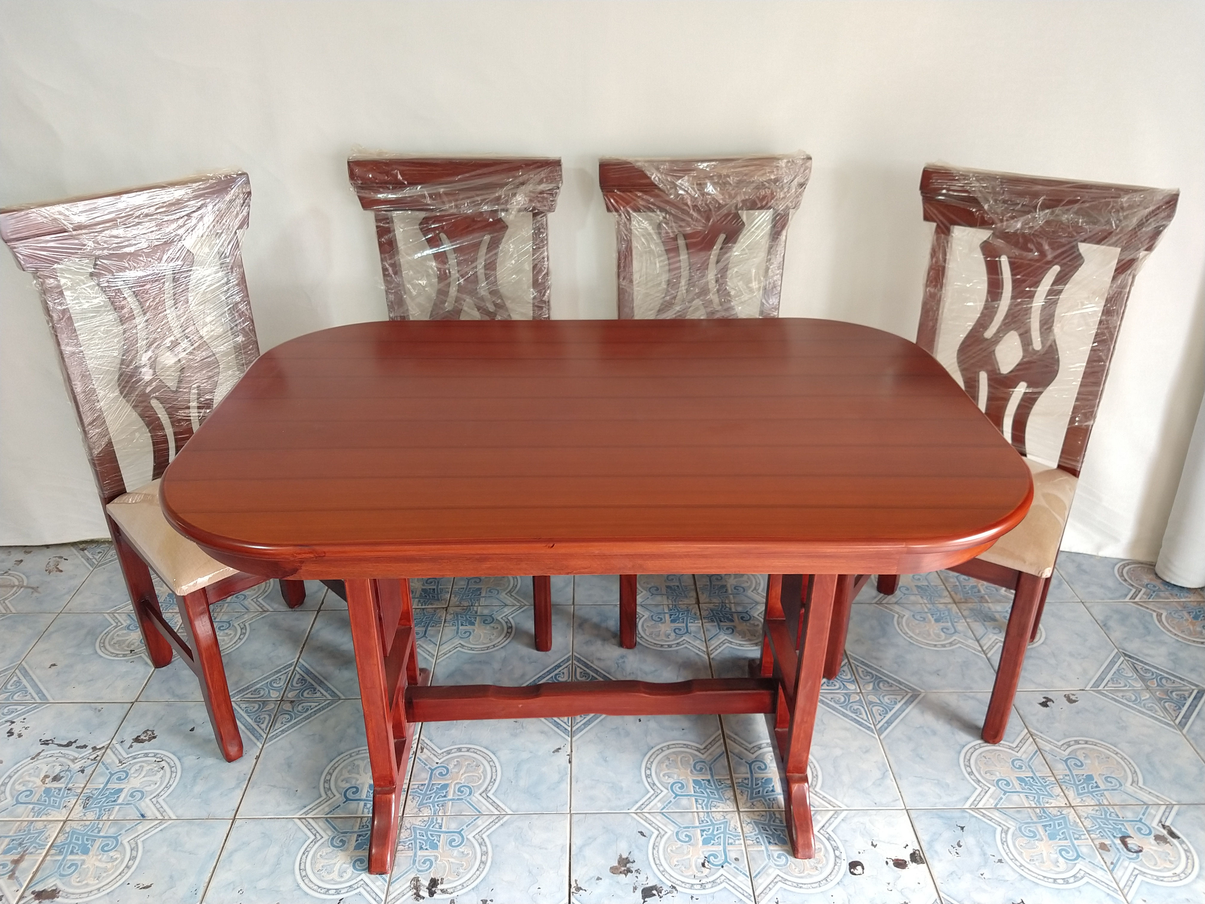 Juego De Comedor Económico De 4 Puestos, Tablero De Madera + 4 Sillas + Envió Gr