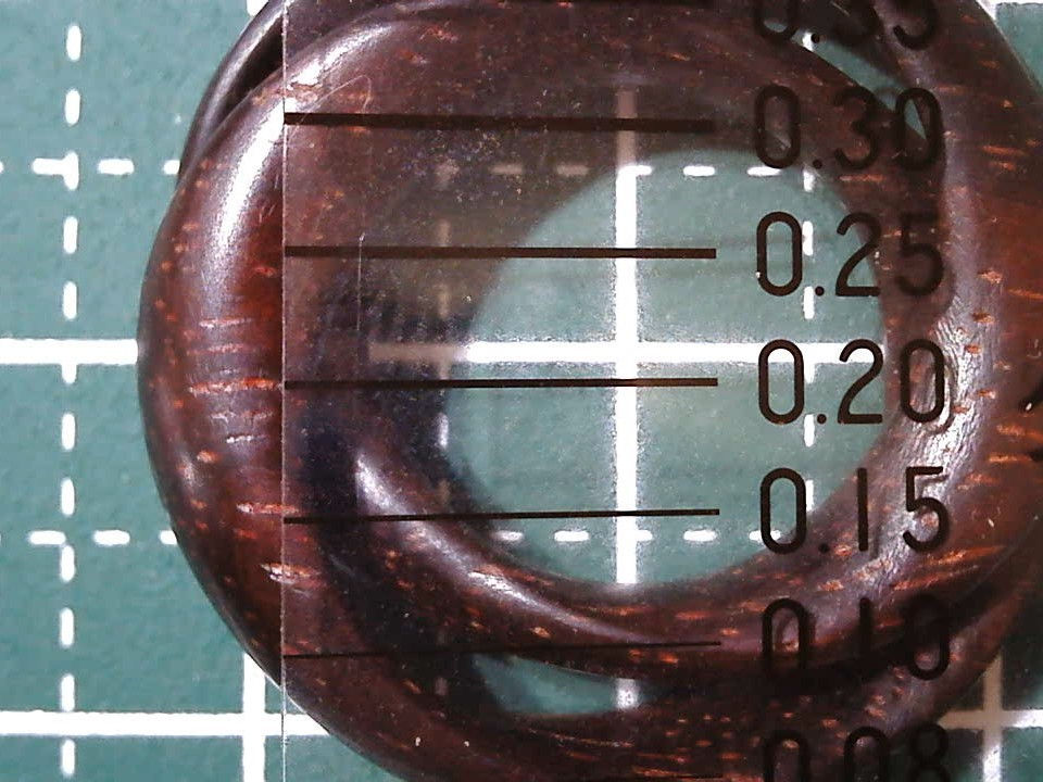 柾目取りした指輪　拡大