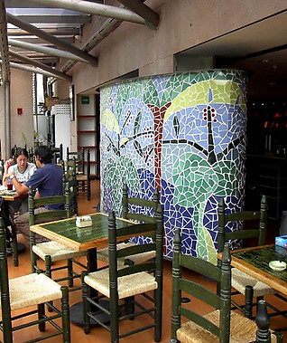 Retail cafeteria mexicana, mural de talavera