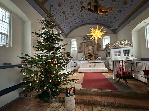 Kirche in Kloster zur Weihnachtszeit