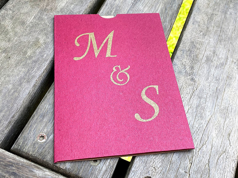 faire part mariage acrylique transparent floral doré avec enveloppe verte élégante