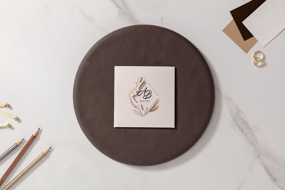 Miniature : invitation mariage carte blanche élégante avec découpe dorée et style moderne