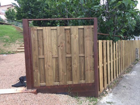 Conception et Réalisation d'un Mur métal et bois.