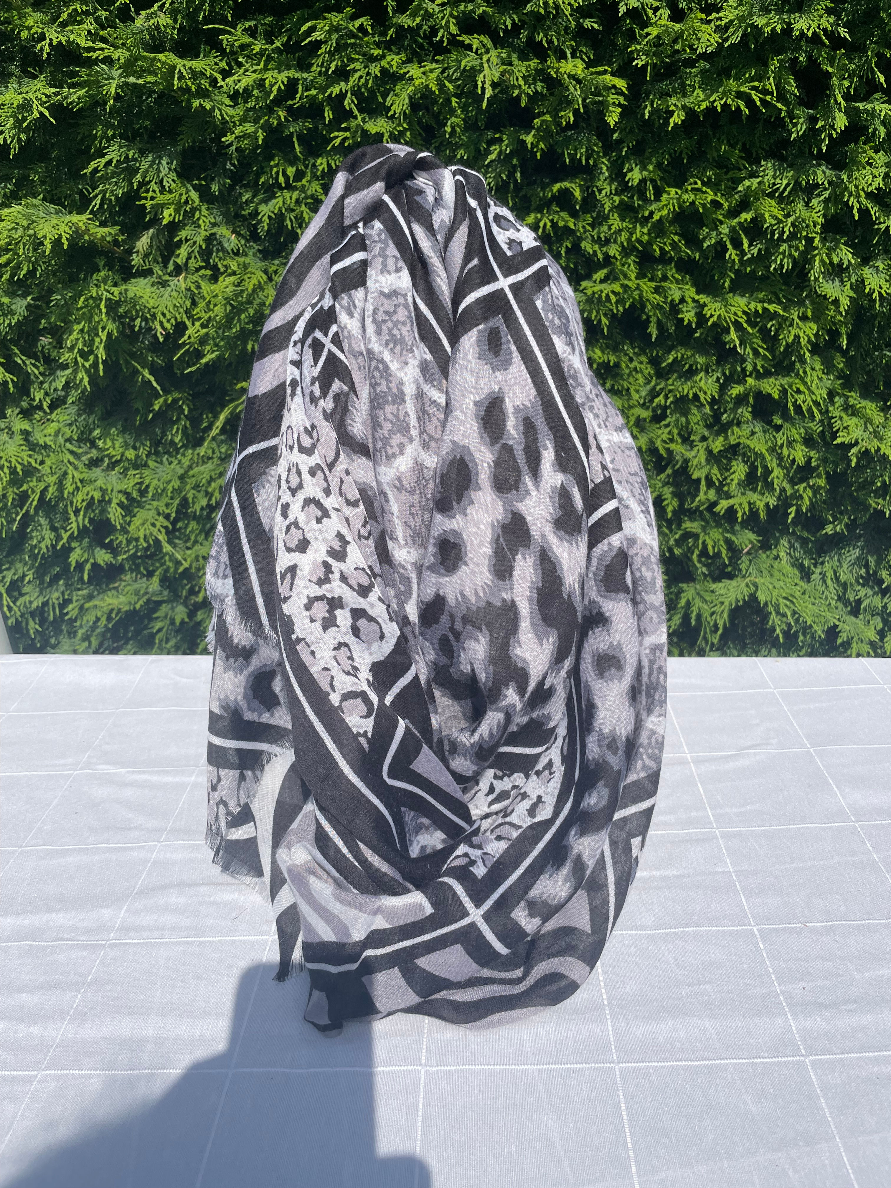 Foulard noir et gris