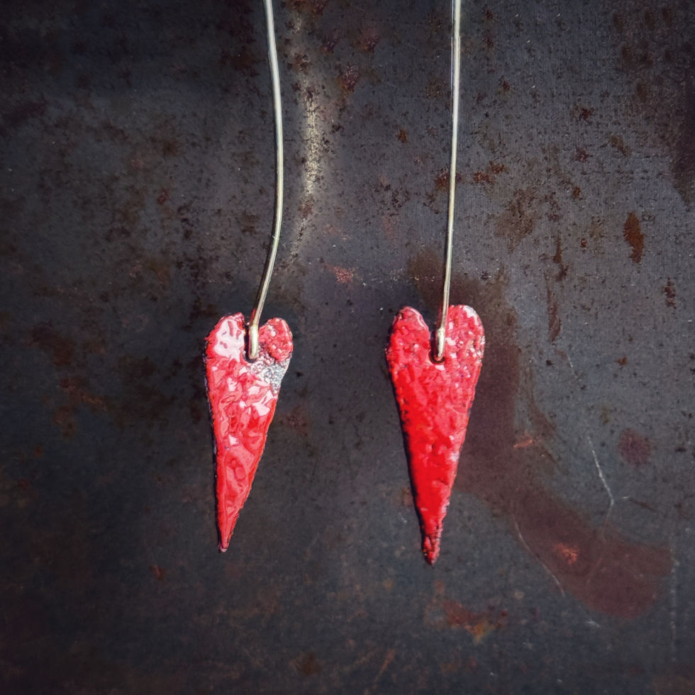 Boucles d'oreilles émaux sur cuivre
Or ou Argent
Emaux Emoi Jura