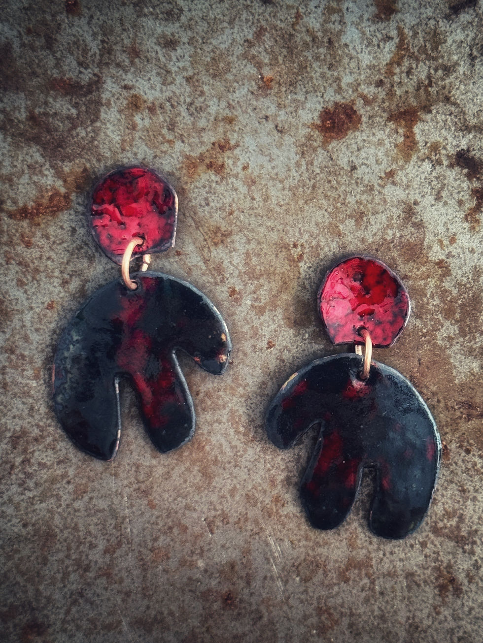 Boucles d'oreilles émaux sur cuivre
Or ou Argent
Emaux Emoi Jura