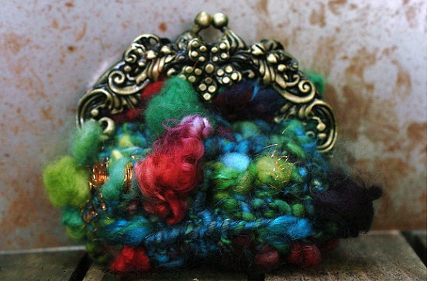 Handmade knitted accessory made from Jura wool
Emaux Emoi