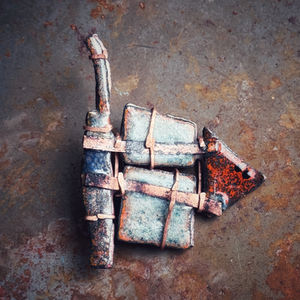Broche cuivre émaillé
Artisan d'art 
Jura