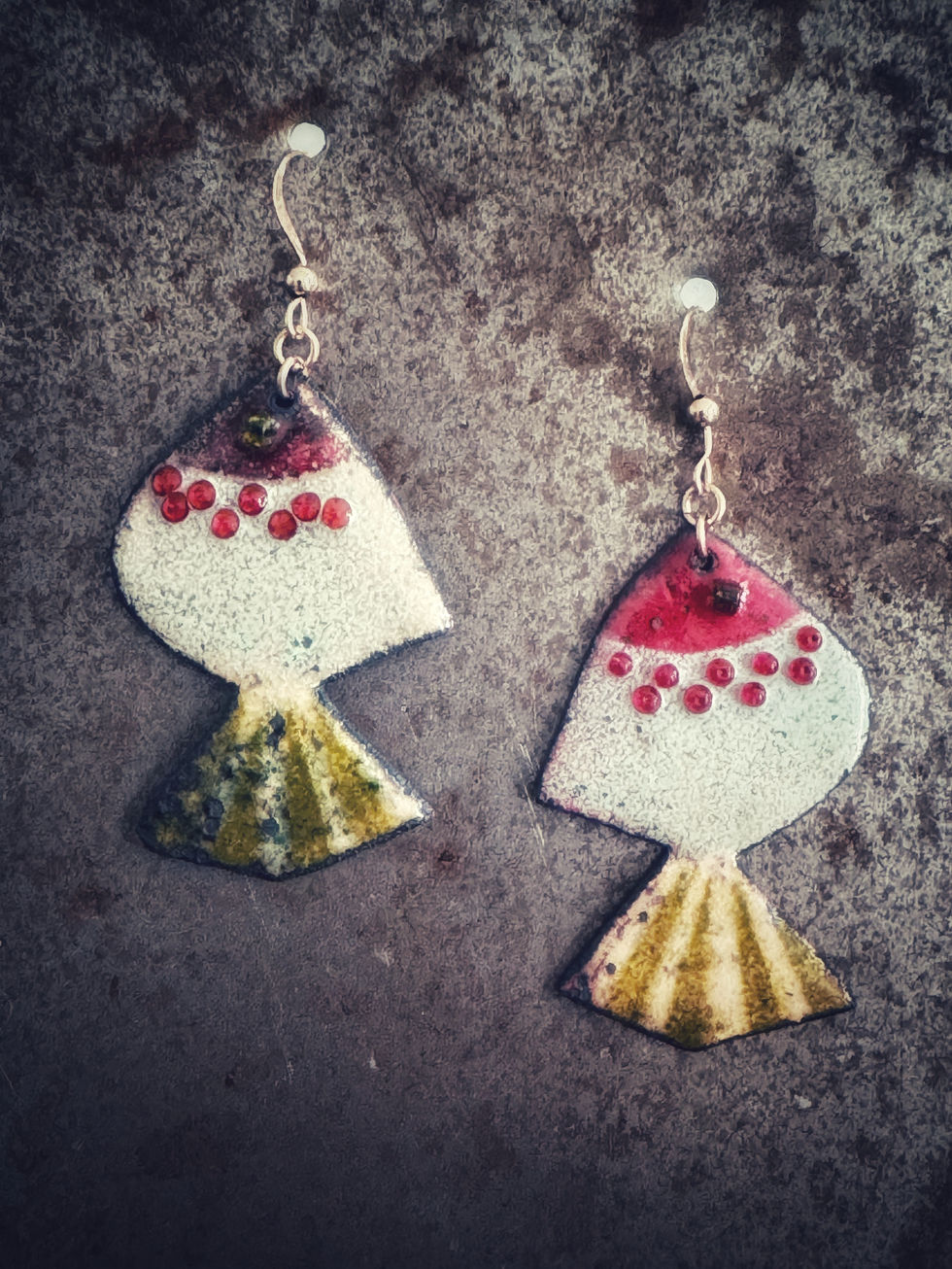Boucles d'oreilles émaux sur cuivre
Or ou Argent
Emaux Emoi Jura