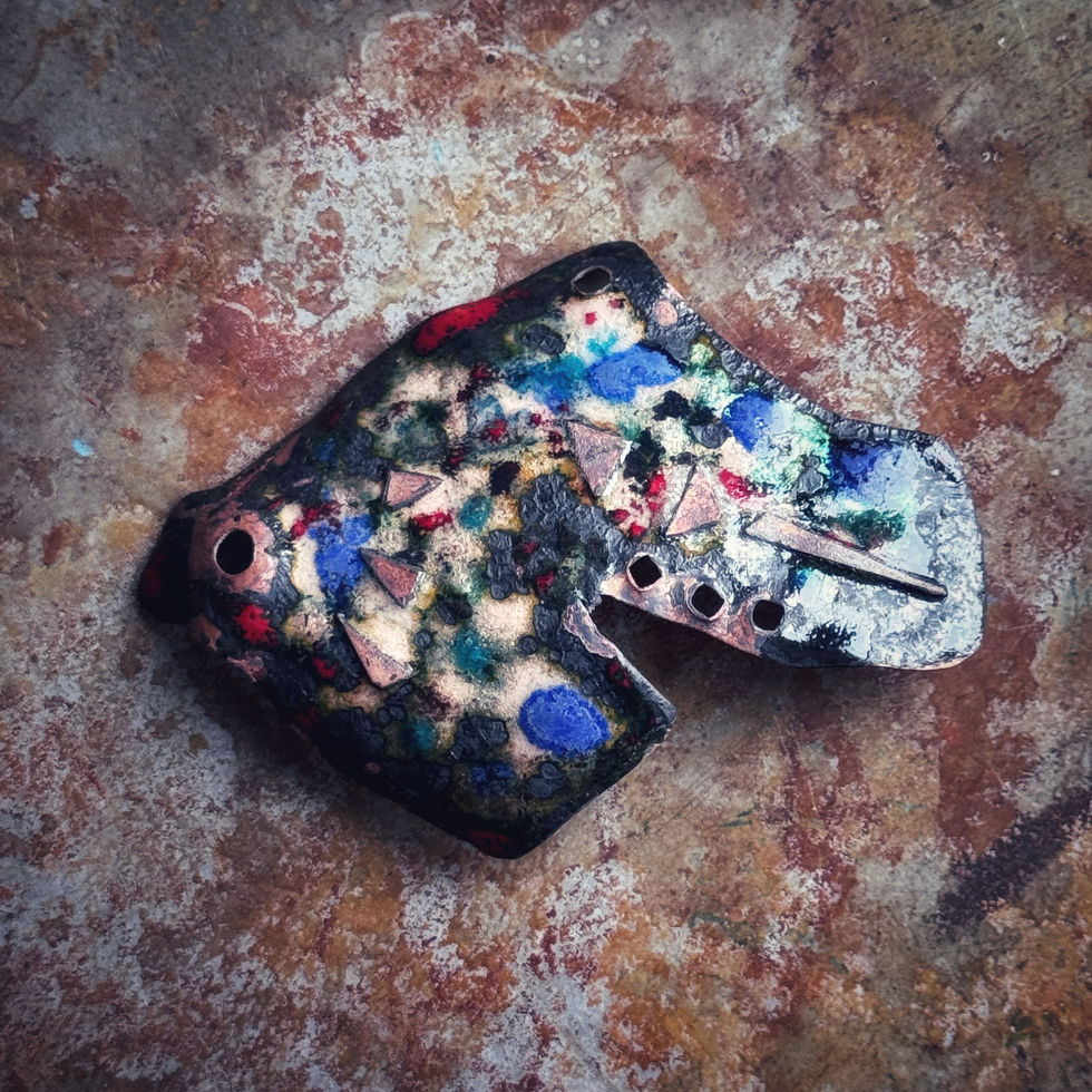 Enameled copper brooch
Artisan art
Jura