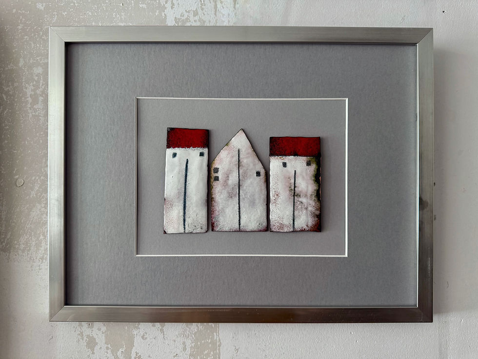 Miniature :     Maisons blanches au matin rouge - tableau en cuivre émaillé