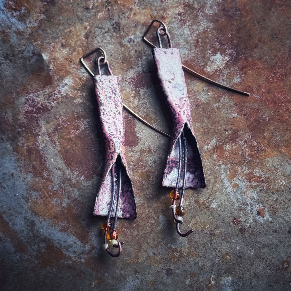 Boucles d'oreilles émaux sur cuivre
Or ou Argent
Emaux Emoi Jura