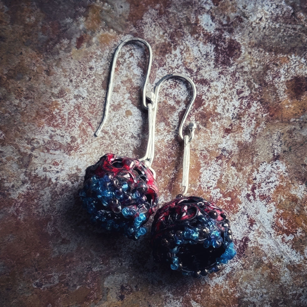 Boucles d'oreilles émaux sur cuivre
Or ou Argent
Emaux Emoi Jura