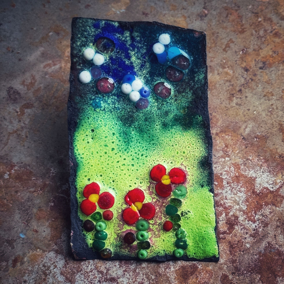 Enameled copper brooch
Artisan art
Jura