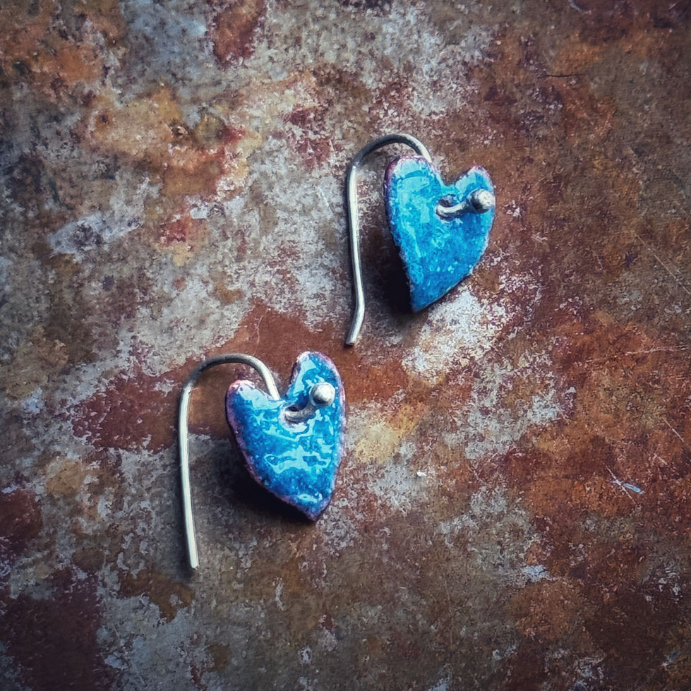 Boucles d'oreilles émaux sur cuivre
Or ou Argent
Emaux Emoi Jura