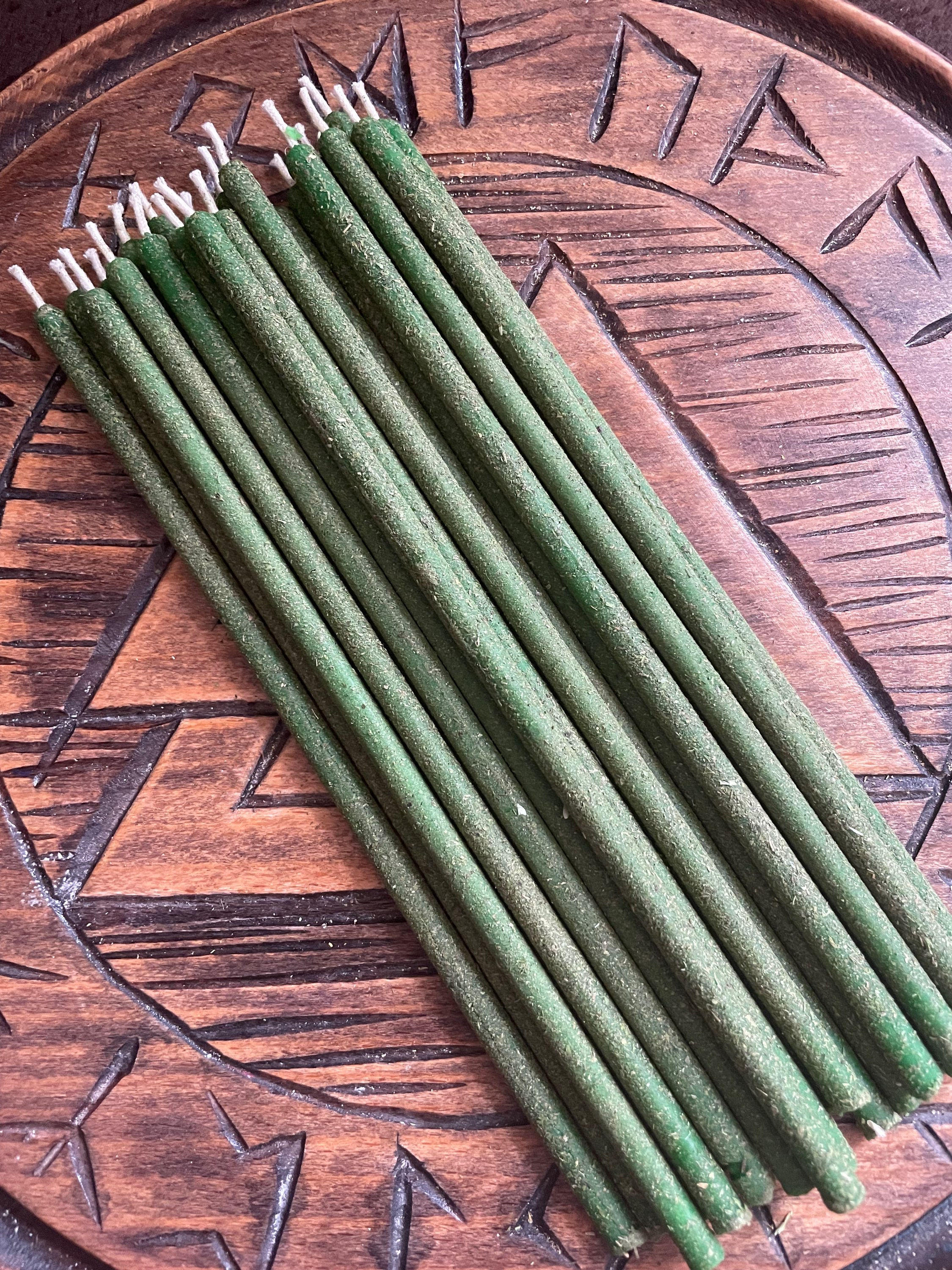 Свечи тонкие зелёные с травами - набор 9 свечей