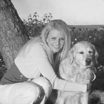 Aisha Laki Dog House und von Stefanie Lakins