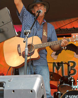 Ken Playing to Thousands of People at Nambung Country Music Festival