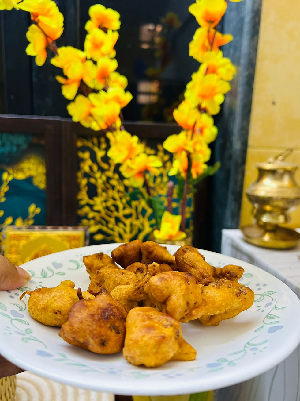 Cauliflower fritters served in a plate