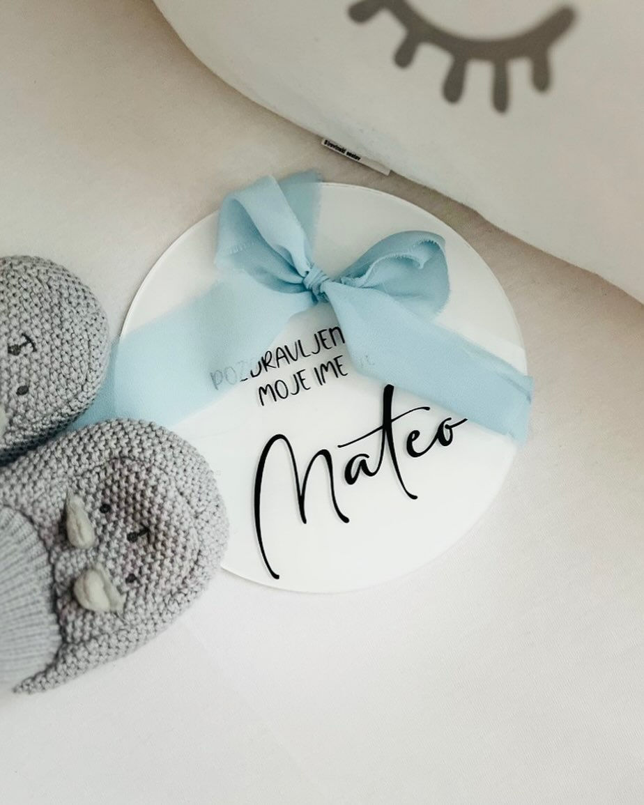 OZNANITVENA PLOŠČICA - KROG S PENTLJO