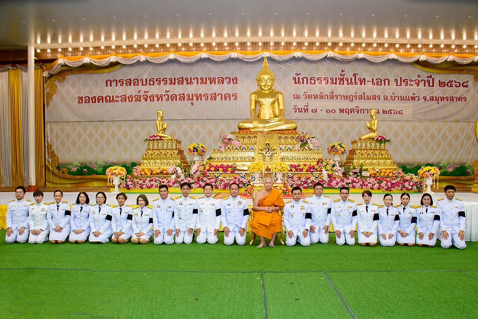 在王太后的皇家肖像前供奉圣水并吟诵葬礼圣歌的仪式。