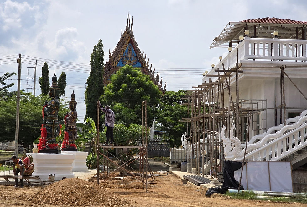 เตรียมทำหลังคาหน้าวิหารหลวงพ่อใหญ่