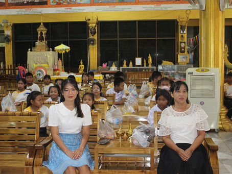 คณะครู-นักเรียนสายชั้น ป.๕ ถวายภัตตาหาร