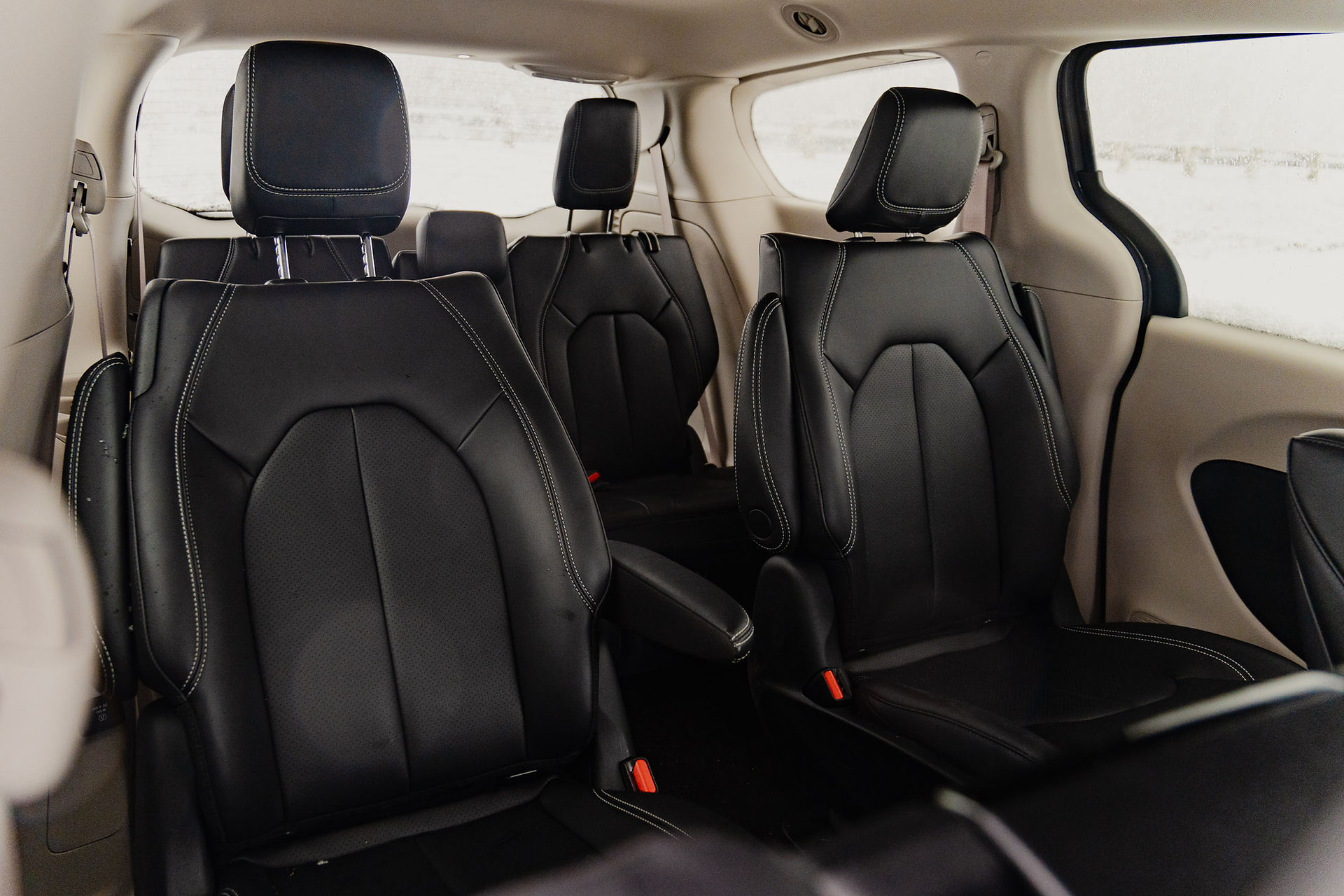 Chrysler Pacifica windows