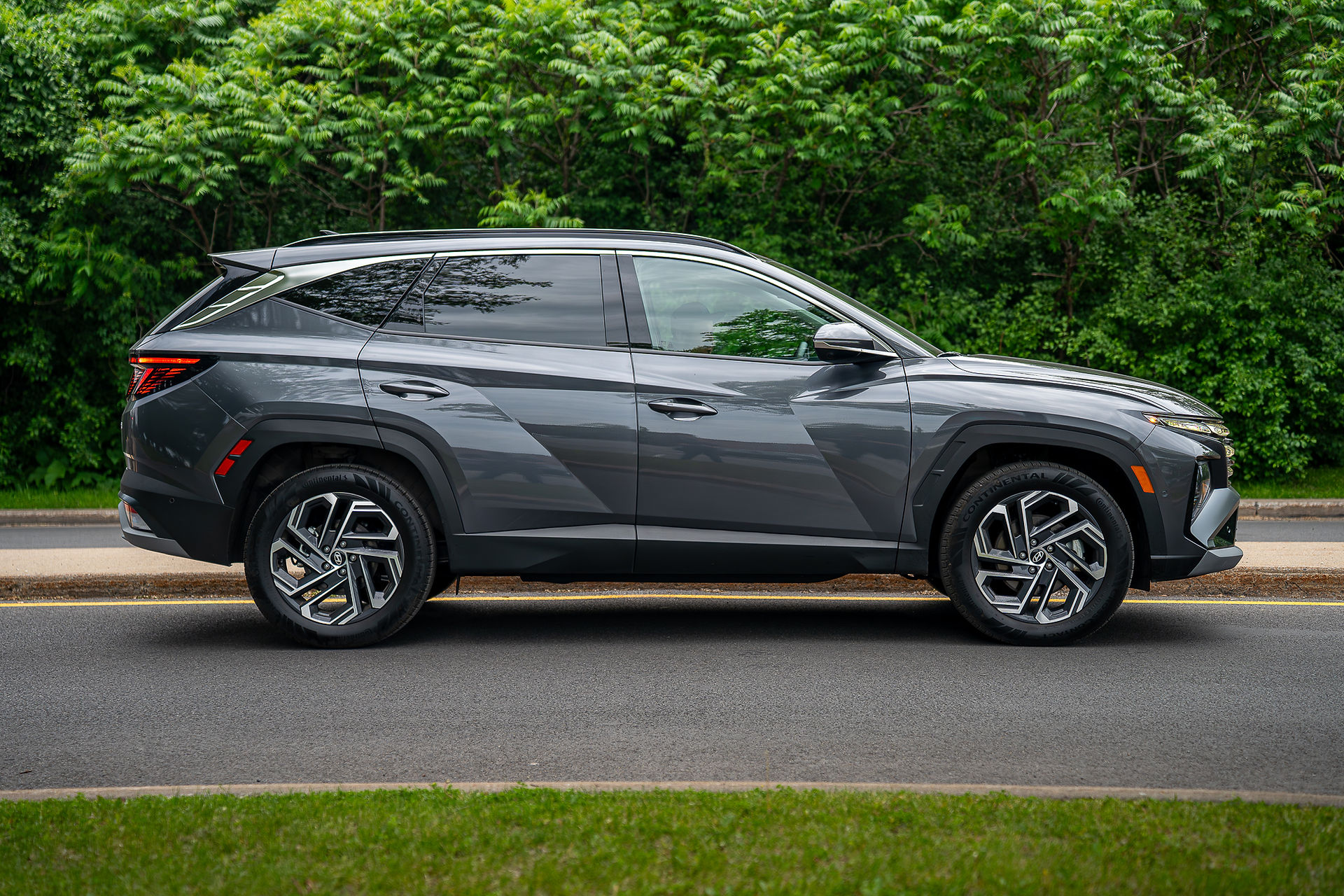 Hyundai Tucson Ultimate Hybrid side profile