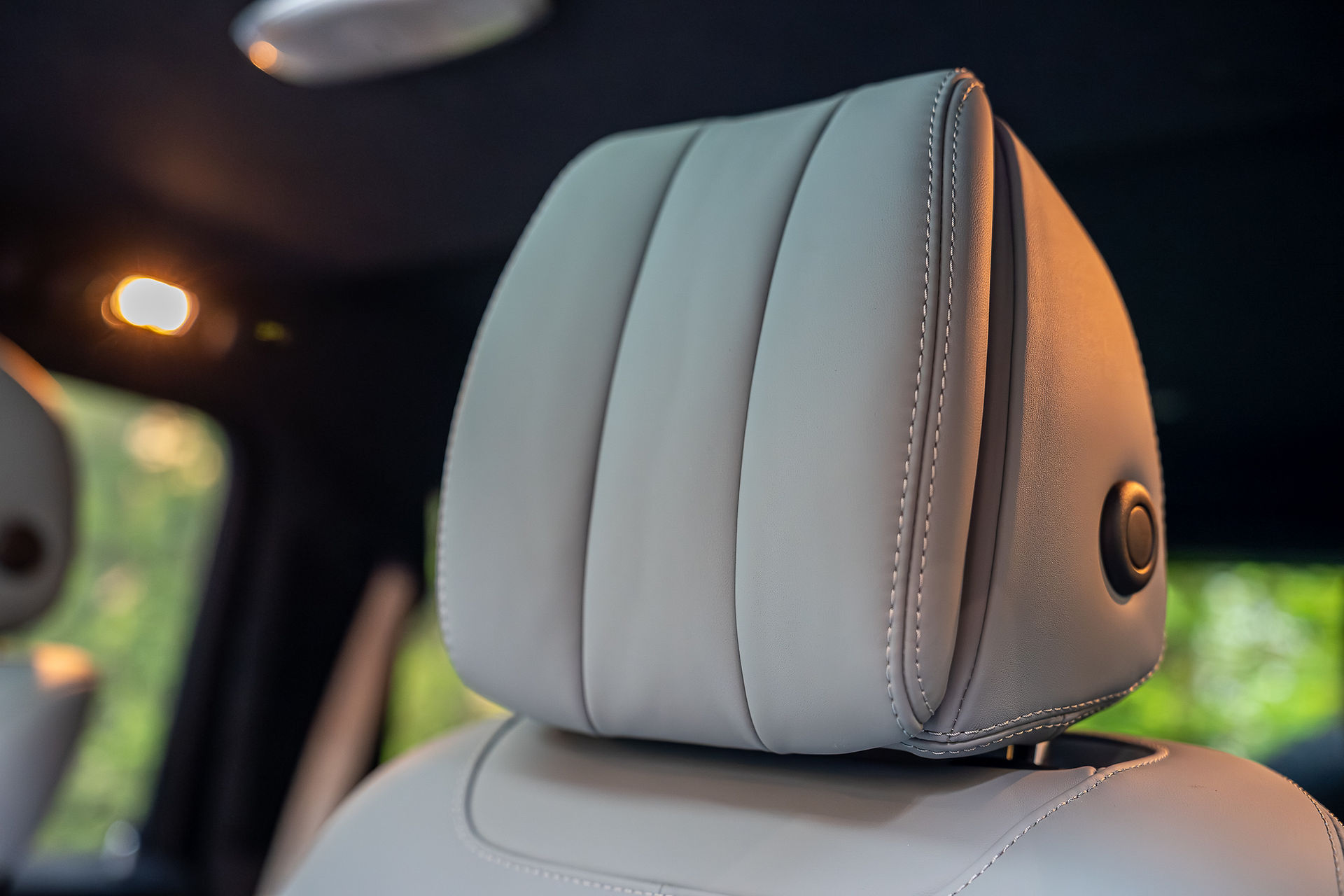 Mercedes-Benz G550 headrest