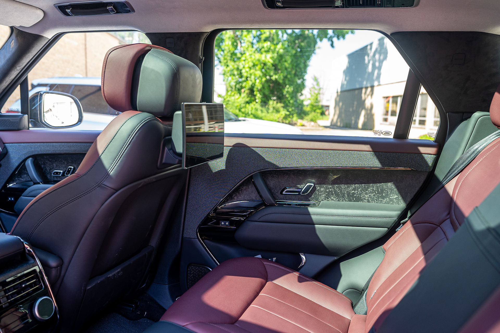 Rover Range Rover Sport P550e backseats