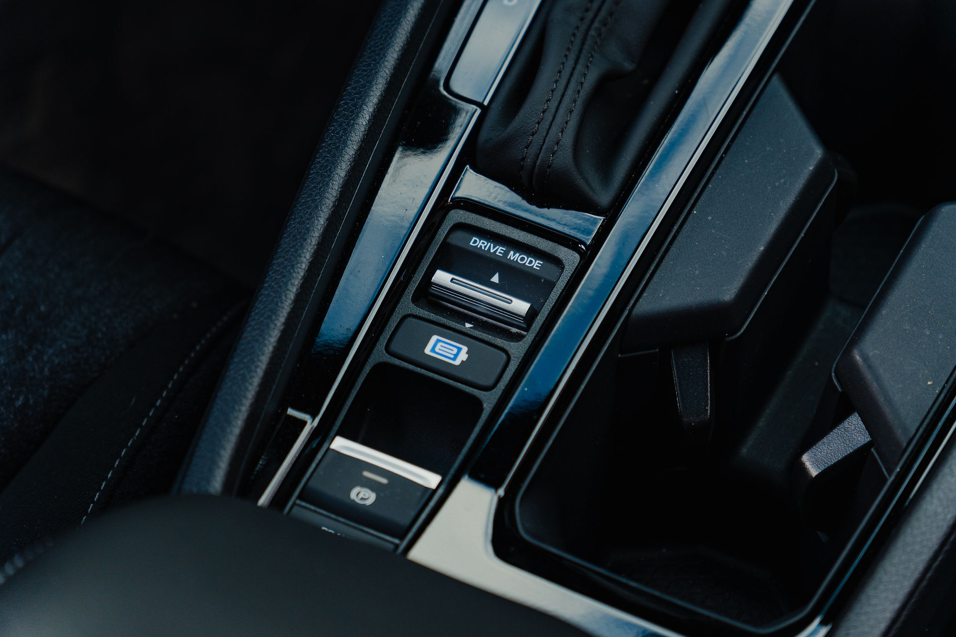 Honda Accord Hybrid parking brake and mode selector