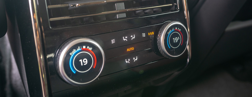 Rover Range Rover Sport P550e climate controls