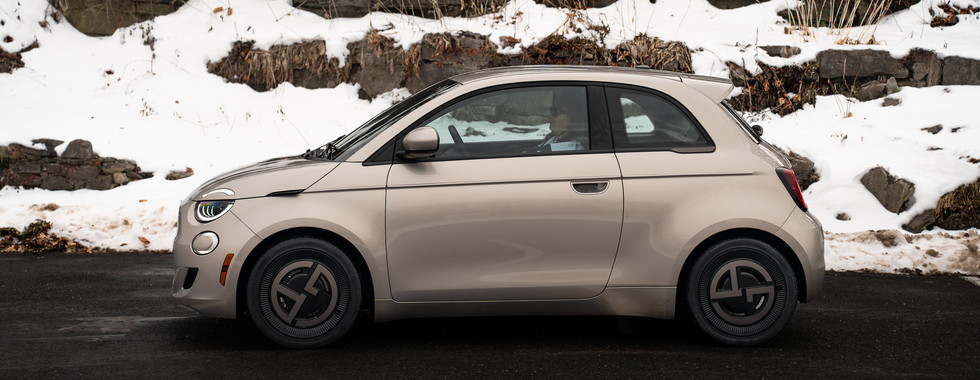 Fiat 500e Giorgio Armani side profile