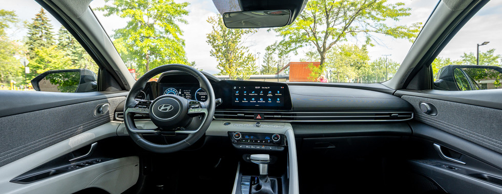 Hyundai Elantra Hybrid cockpit