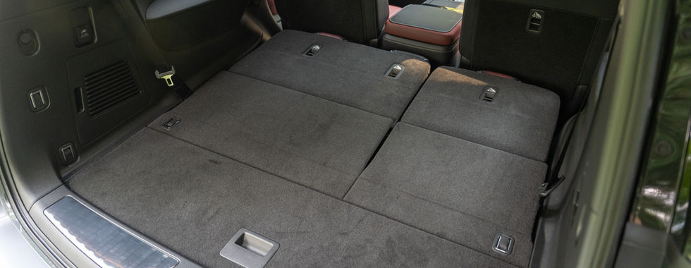 Infiniti QX80 trunk with the 3rd row folded