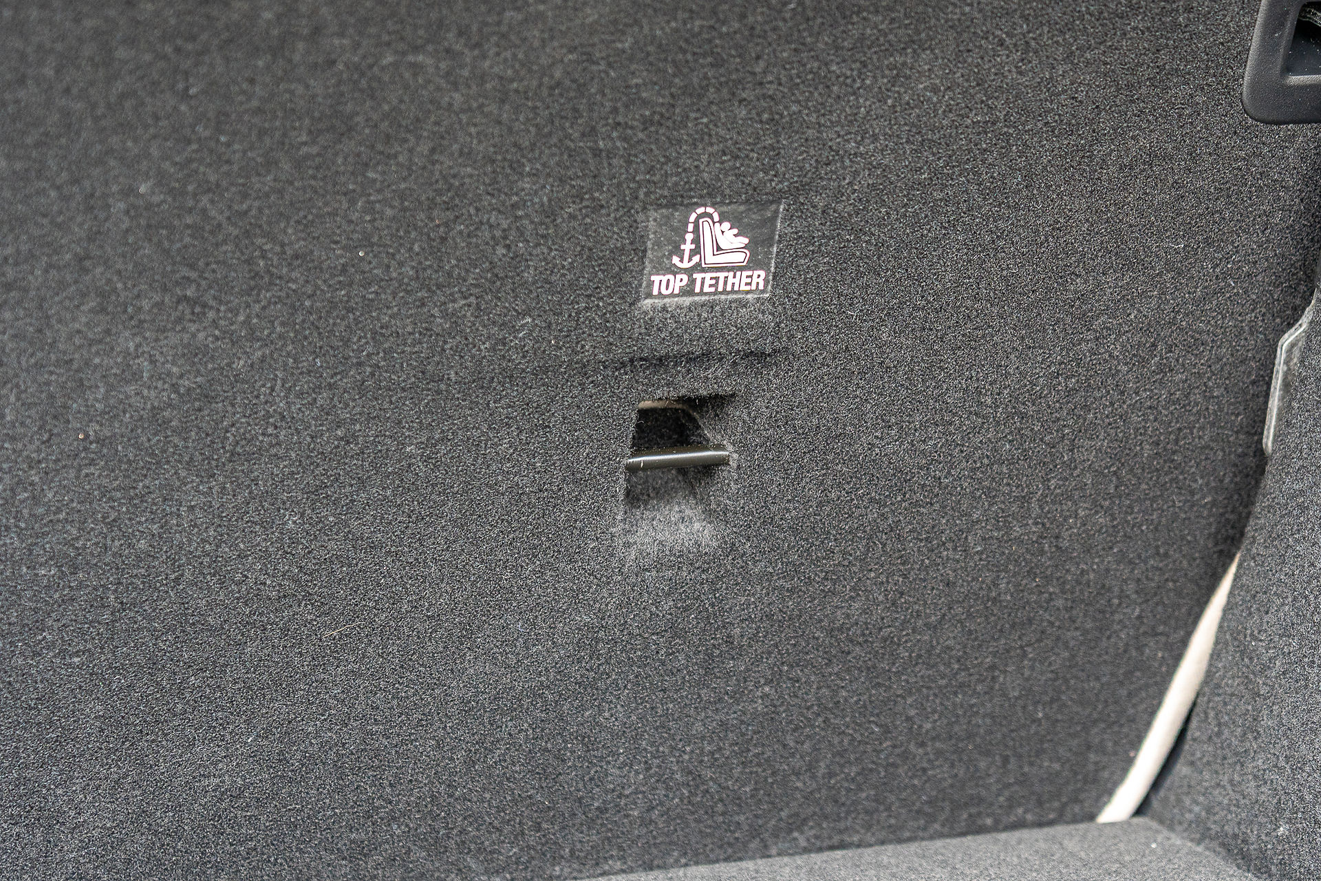 Mercedes-Benz GLC 350e rear isofix ports