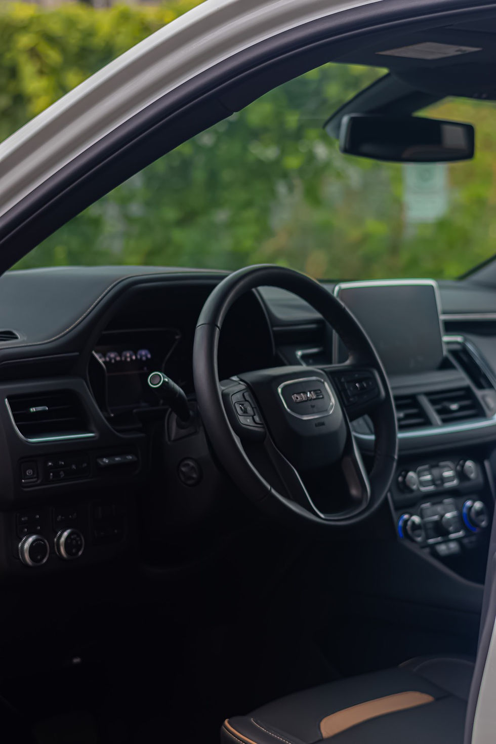 2021 GMC YUKON AT4 interior