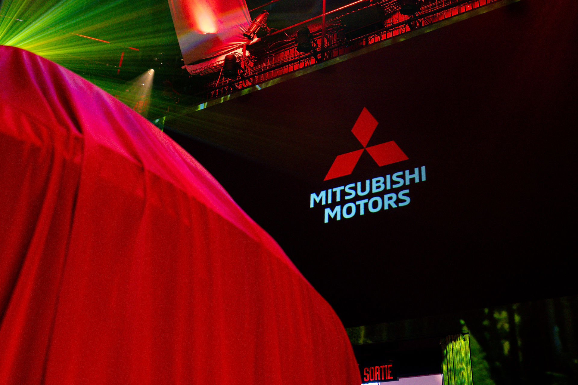 Mitsubishi Outlander PHEV logo