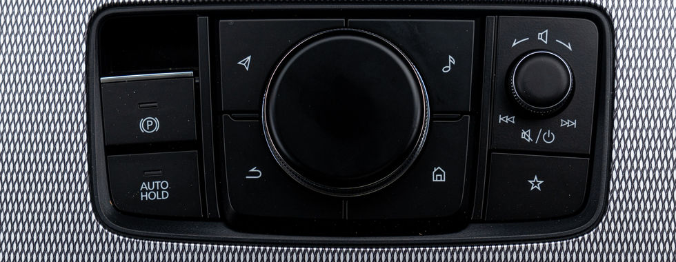 Mazda CX-70 PHEV infotainment control nob and volume nob