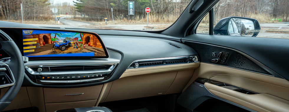 2026 Cadillac Lyriq-V - front seating space