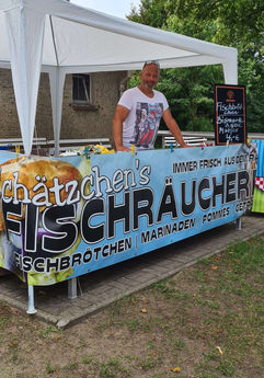 Wir durften 2023 beim „Fest der Vereine“ in Zempin auch unsere leckeren Fischbrötchen verkaufen.