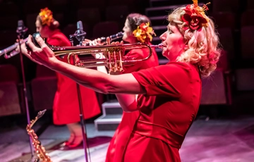 Image from Blonde Bombshells of 1943 of cast playing music on stage