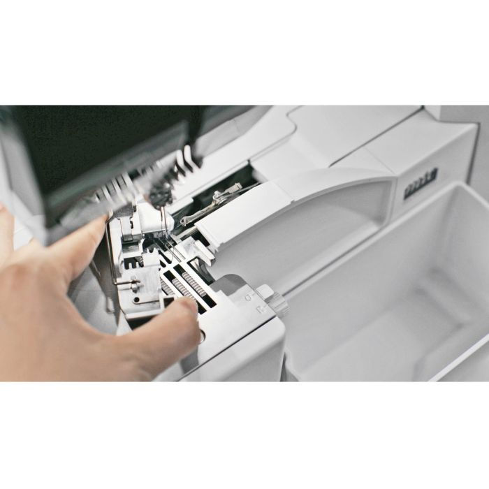 Thumbnail: Bernina L890